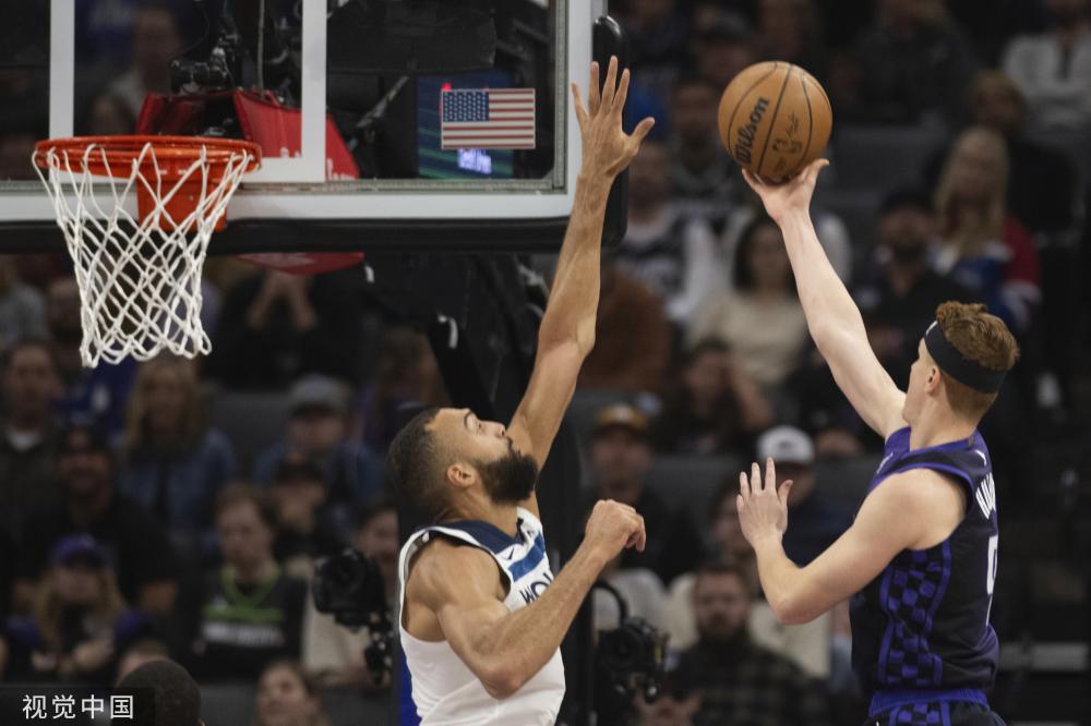 他帮助球队 他帮助球队