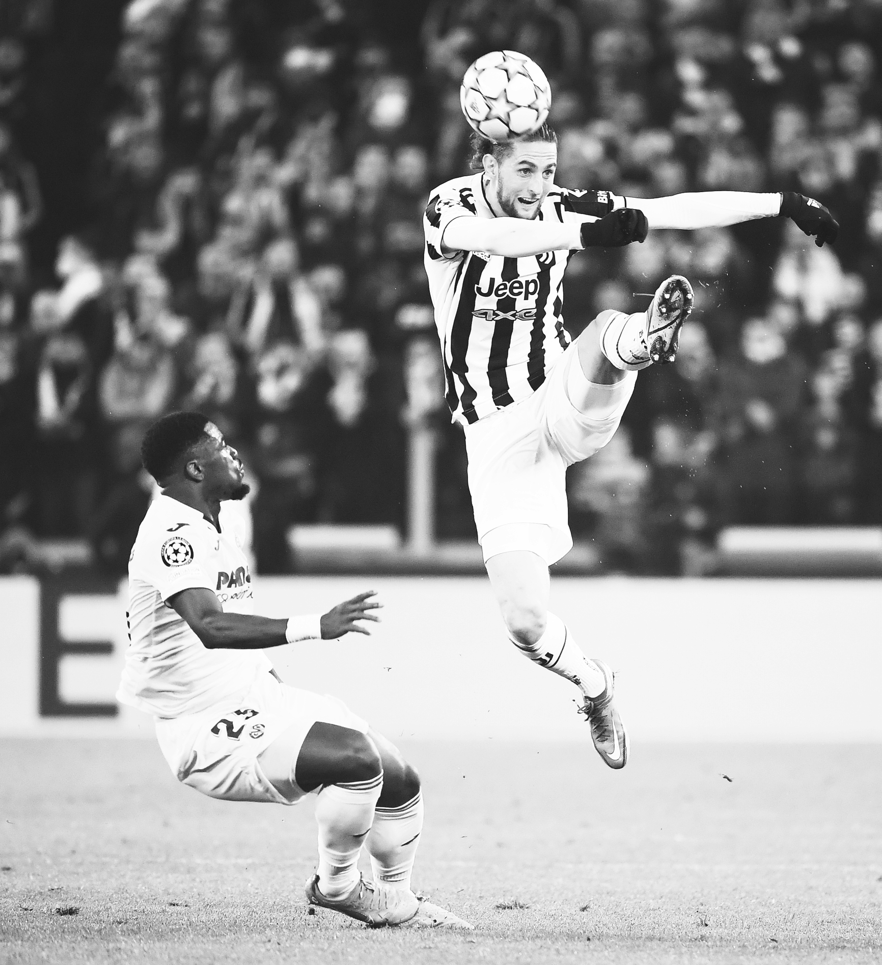 羽毛球世锦赛｜连救赛点玩心跳，石宇奇逆转“黑马”赖浩俊挺进男单决赛