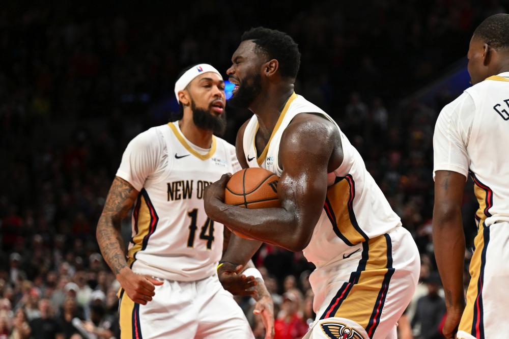 柯洁晒剃头视频 配文“当所有的夜都指向黎明”.